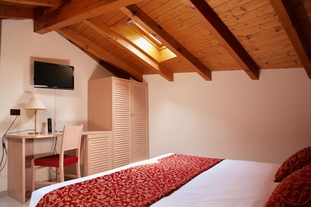 Santanna Hotel แวร์บาเนีย ภายนอก รูปภาพ
