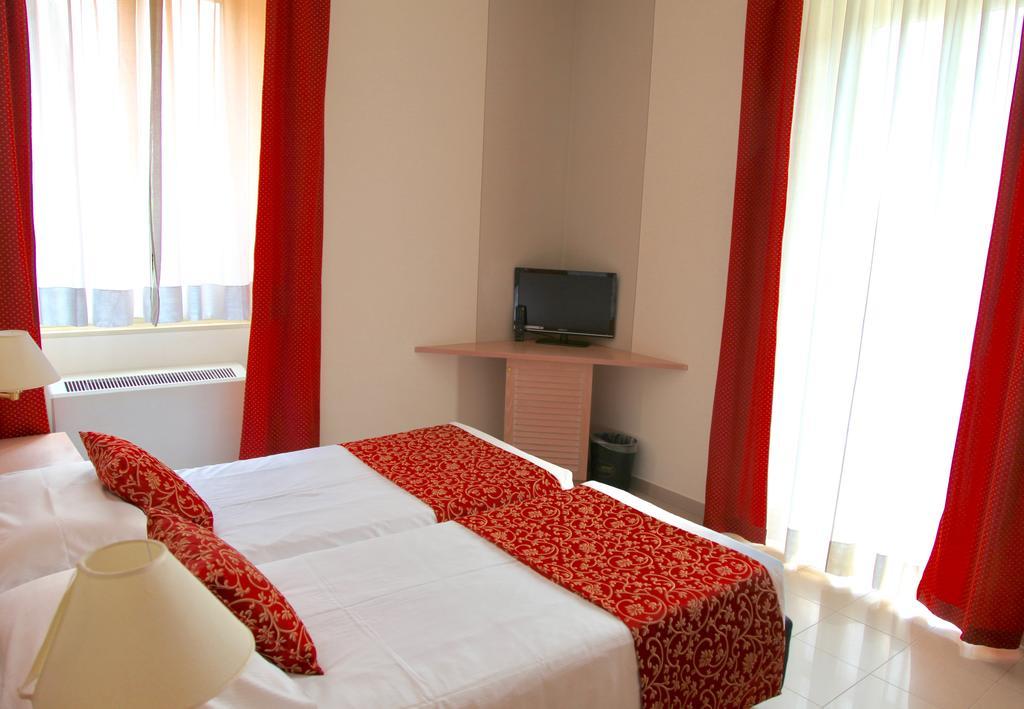 Santanna Hotel แวร์บาเนีย ภายนอก รูปภาพ