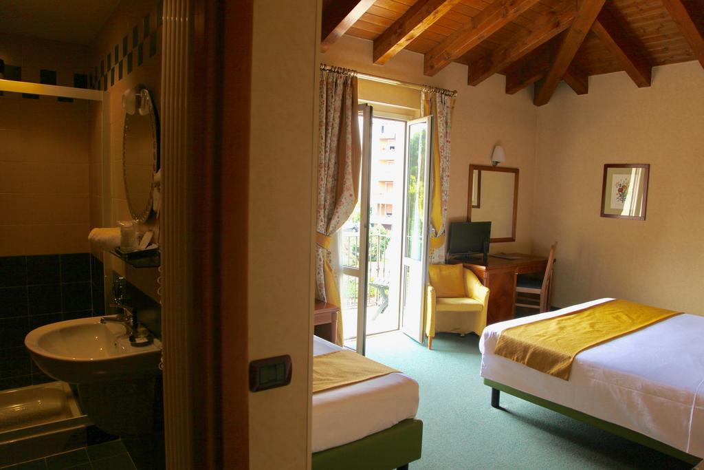 Santanna Hotel แวร์บาเนีย ภายนอก รูปภาพ