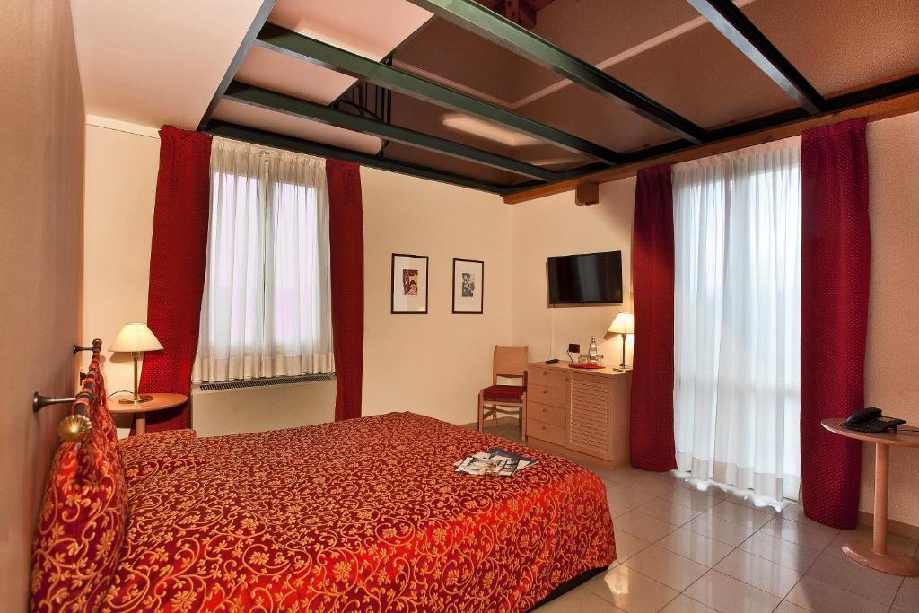 Santanna Hotel แวร์บาเนีย ภายนอก รูปภาพ